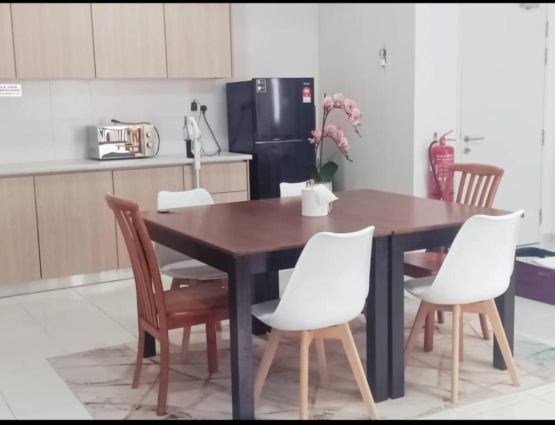 A&z Residensi Adelia2, Bangi Avenue, Free Wifi, Pool Apartment